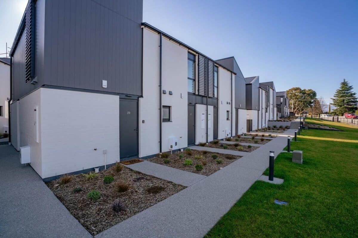 Albert Town Whare Exterior photo